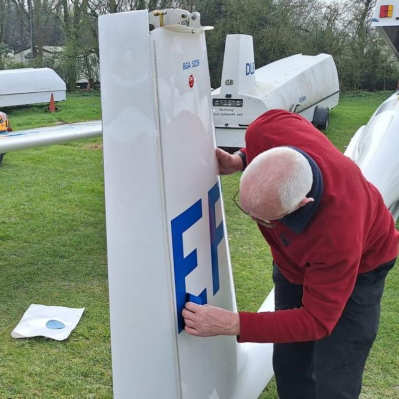 Applying-glider-vinyls-from-Parrot-Signs-&-Graphics.png